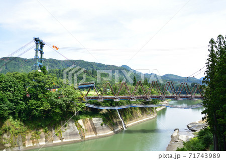 只見線の只見駅から会津川口駅までの各駅と周辺の風景 只見線の只見駅から会津川口駅までの各駅と周辺の風景 71743989
