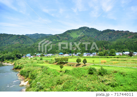 只見線の只見駅から会津川口駅までの各駅と周辺の風景 只見線の只見駅から会津川口駅までの各駅と周辺の風景 71744011
