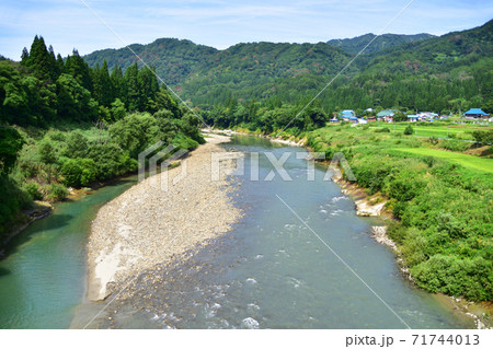 只見線の只見駅から会津川口駅までの各駅と周辺の風景 71744013