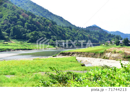 只見線の只見駅から会津川口駅までの各駅と周辺の風景 71744213