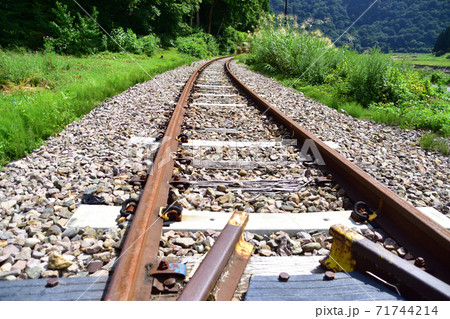 只見線の只見駅から会津川口駅までの各駅と周辺の風景 71744214