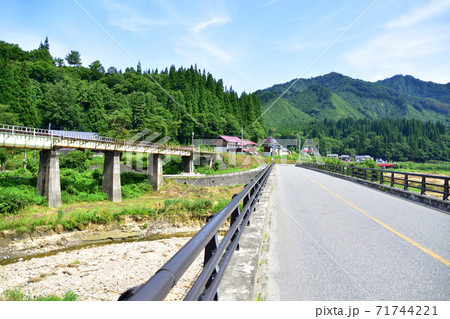 只見線の只見駅から会津川口駅までの各駅と周辺の風景 71744221