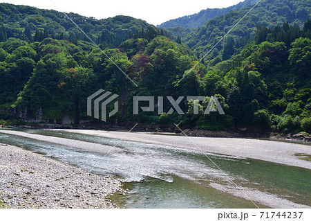 只見線の只見駅から会津川口駅までの各駅と周辺の風景 71744237