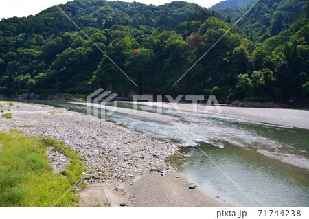 只見線の只見駅から会津川口駅までの各駅と周辺の風景 71744238