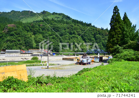 只見線の只見駅から会津川口駅までの各駅と周辺の風景 71744241