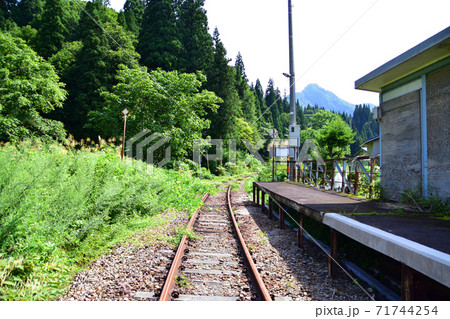 只見線の只見駅から会津川口駅までの各駅と周辺の風景 71744254