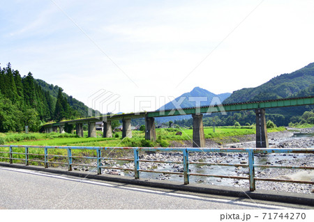 只見線の只見駅から会津川口駅までの各駅と周辺の風景 71744270