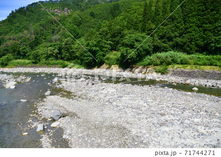 只見線の只見駅から会津川口駅までの各駅と周辺の風景 71744271