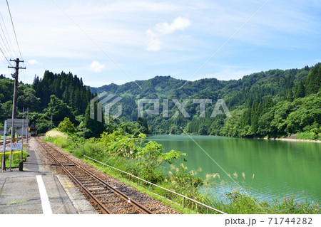 只見線の只見駅から会津川口駅までの各駅と周辺の風景 只見線の只見駅から会津川口駅までの各駅と周辺の風景 71744282