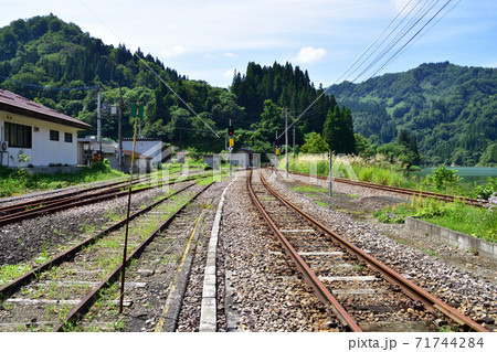 只見線の只見駅から会津川口駅までの各駅と周辺の風景 只見線の只見駅から会津川口駅までの各駅と周辺の風景 71744284