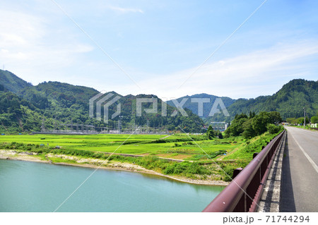 只見線の只見駅から会津川口駅までの各駅と周辺の風景 71744294
