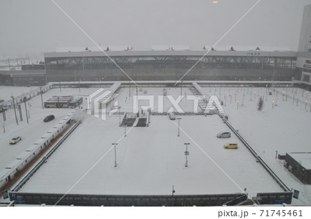 猛吹雪の旭川駅 猛吹雪の旭川駅 71745461