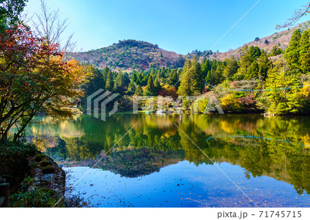 白雲の池の紅葉　【長崎県雲仙市】 71745715