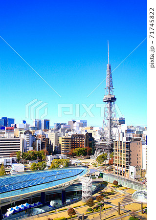 名古屋市、テレビ塔と水の宇宙船の風景 名古屋市、テレビ塔と水の宇宙船の風景 71745822