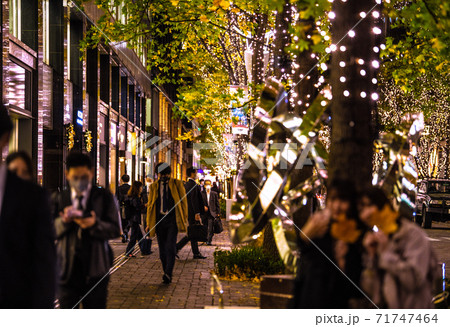 日本の東京都市景観 東京駅周辺・丸の内エリアの冬の風物詩「丸の内イルミネーション2020」が開催中 日本の東京都市景観 東京駅周辺・丸の内エリアの冬の風物詩「丸の内イルミネーション2020」が開催中 71747464