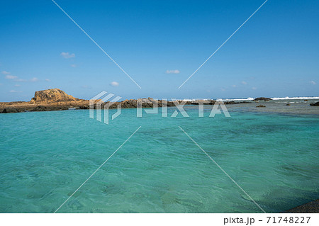 奄美大島のあやまる岬観光公園にある海水プール 奄美大島のあやまる岬観光公園にある海水プール 71748227