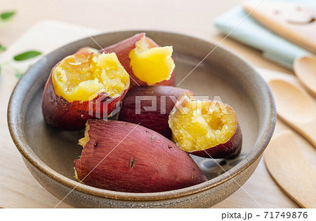 蒸したサツマイモ 71749876