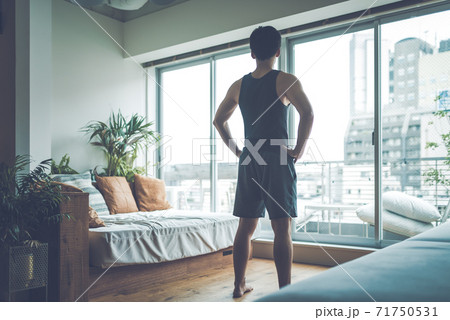 男性のポートレイト 71750531