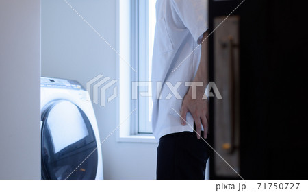 男性のポートレイト 71750727