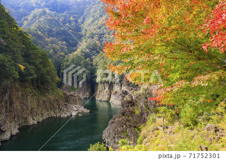 瀞峡 瀞八丁 秋 紅葉の写真素材