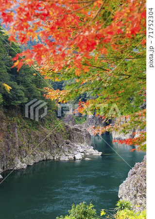 瀞峡 (瀞八丁) 秋 紅葉 瀞峡 (瀞八丁) 秋 紅葉 71752304