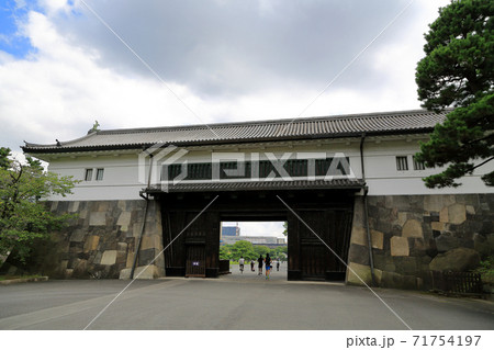 東京散歩 皇居前広場 桜田門 東京散歩 皇居前広場 桜田門 71754197