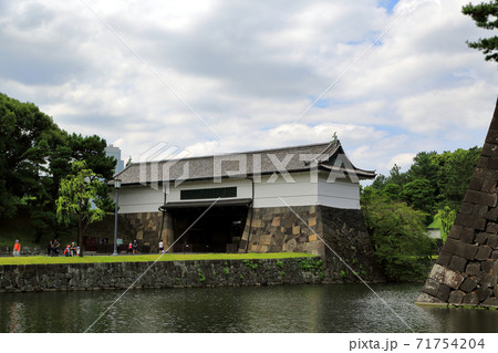 東京散歩　皇居前広場　桜田門 71754204
