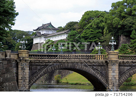 東京散歩 皇居前広場 二重橋 東京散歩 皇居前広場 二重橋 71754206