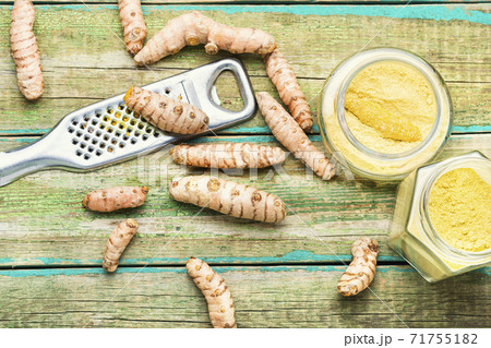 Turmeric powder and fresh turmeric Turmeric powder and fresh turmeric 71755182