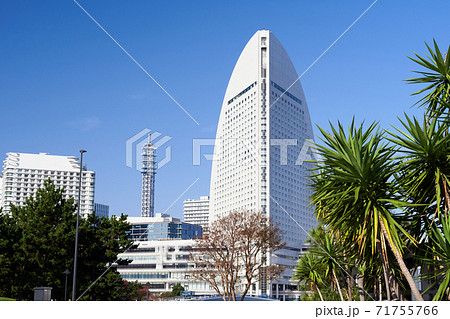 横浜みなとみらいの海岸の風景の写真素材