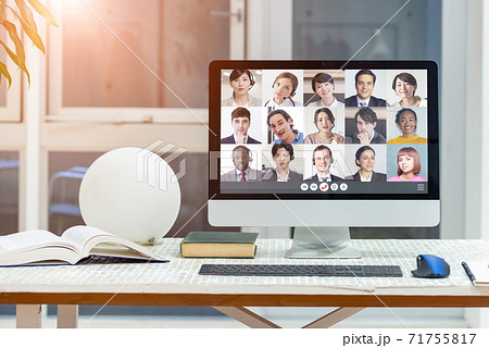 ビデオ会議イメージ　web会議　テレビ電話　ウェビナー 71755817