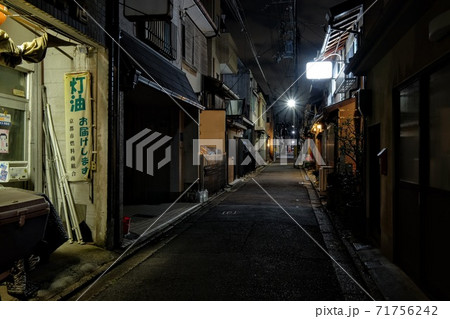 京都の路地裏の写真素材