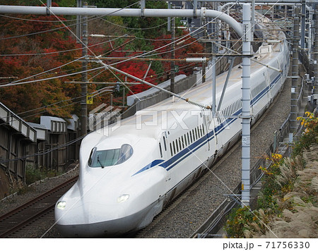 新幹線N700S J1編成と紅葉 大津市石山付近にて 新幹線N700S J1編成と紅葉 大津市石山付近にて 71756330