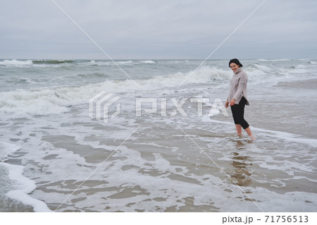 woman in shore woman in shore 71756513