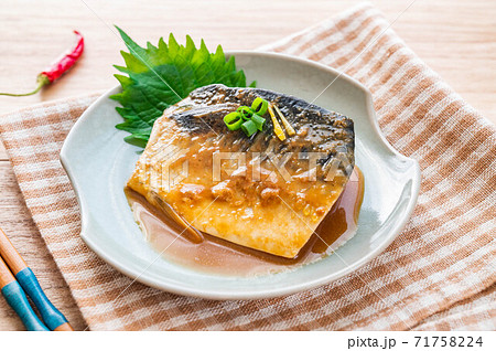 鯖のみそ煮 71758224