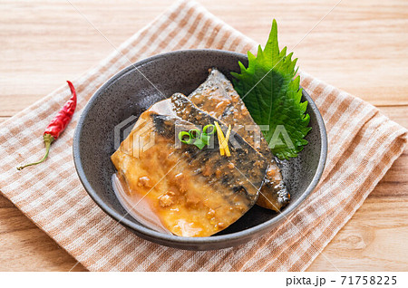 鯖のみそ煮 71758225