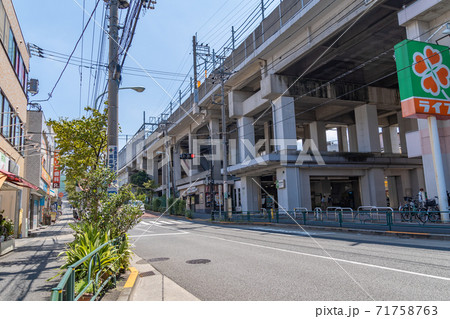 駅前風景　北赤羽駅 71758763