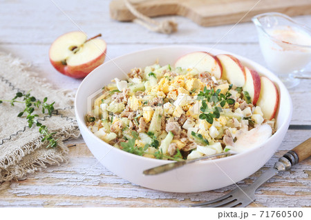 Tuna salad with egg and cucumber, Greek yoghurt sauce 71760500