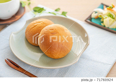 ふわふわの饅頭　栗饅頭 71760924