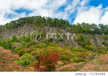 紅葉に彩られる屏風岩 紅葉に彩られる屏風岩 71761984