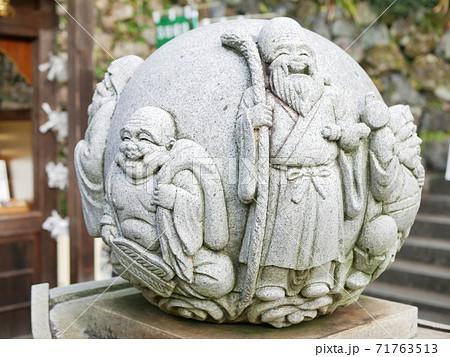 犬山寂光院の千体観音堂の七福神が彫刻された球体(愛知)の写真素材