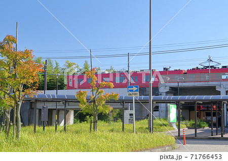 赤い電車(愛知県日進市 名鉄豊田線 米野木駅前) 赤い電車(愛知県日進市 名鉄豊田線 米野木駅前) 71766453