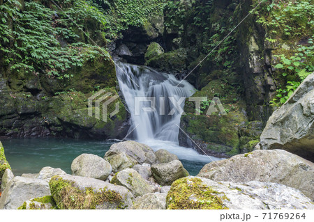 Summer view of the beautiful Ryusogadaki waterfall, Fukui Prefecture, Japan. Summer view of the beautiful Ryusogadaki waterfall, Fukui Prefecture, Japan. 71769264