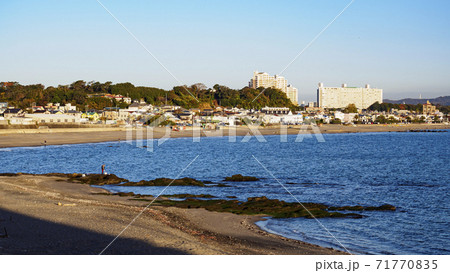 東京湾・浦賀水道に接した神奈川県三浦市三浦海岸の冬 東京湾・浦賀水道に接した神奈川県三浦市三浦海岸の冬 71770835