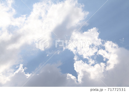 サンパウロの雲と青空　ブラジル 71772531