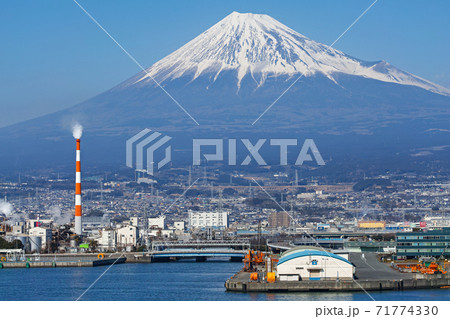 静岡県/ 田子の浦港と富士山 静岡県/ 田子の浦港と富士山 71774330