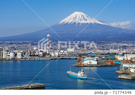 静岡県/ 田子の浦港と富士山 静岡県/ 田子の浦港と富士山 71774346