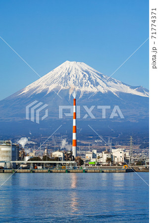 静岡県/ 田子の浦港と富士山 静岡県/ 田子の浦港と富士山 71774371