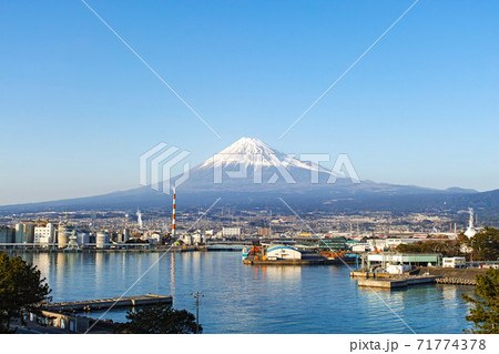 静岡県/ 田子の浦港と富士山 静岡県/ 田子の浦港と富士山 71774378