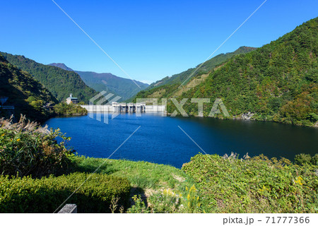 沢山の水を湛える富郷ダム 沢山の水を湛える富郷ダム 71777366